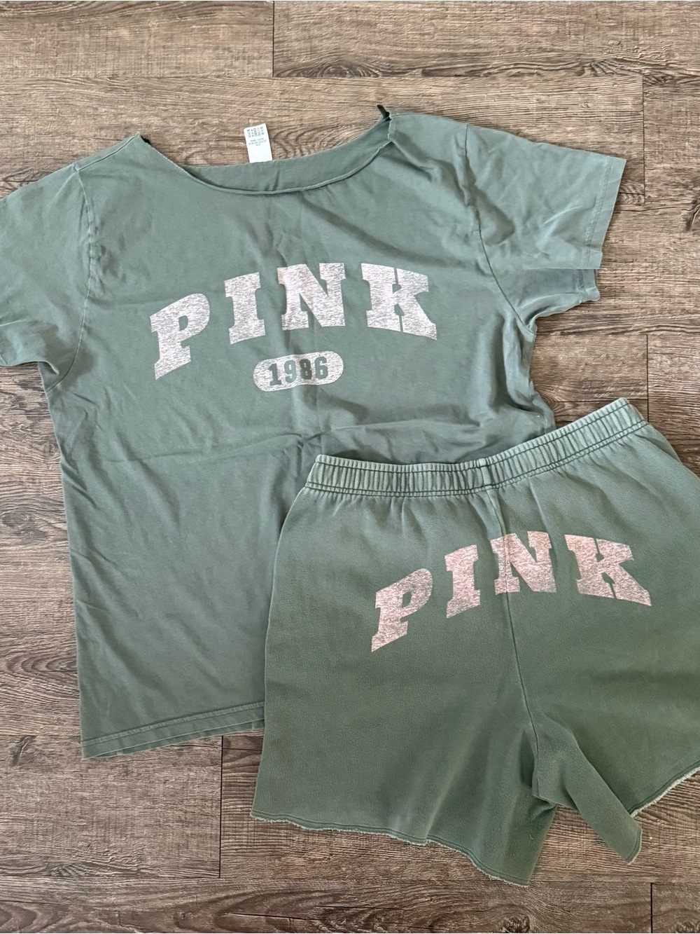 Victoria’s Secret PINK Women Large Green Pink Logo Graphic T-Shirt & Shorts Set